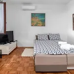 Διαμέρισμα 3 Bedroom Lovely In *