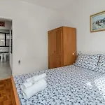 3 Bedroom Lovely In Διαμέρισμα Novi Vinodolski