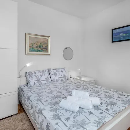 3 Bedroom Gorgeous In Apartment Novi Vinodolski