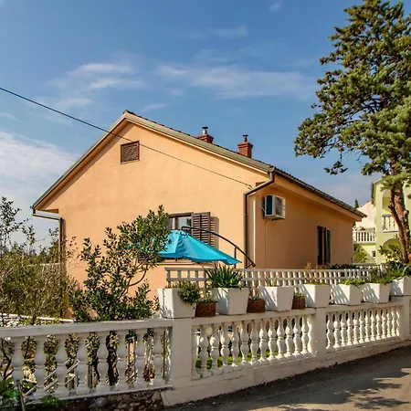 3 Bedroom Lovely In Novi Vinodolski