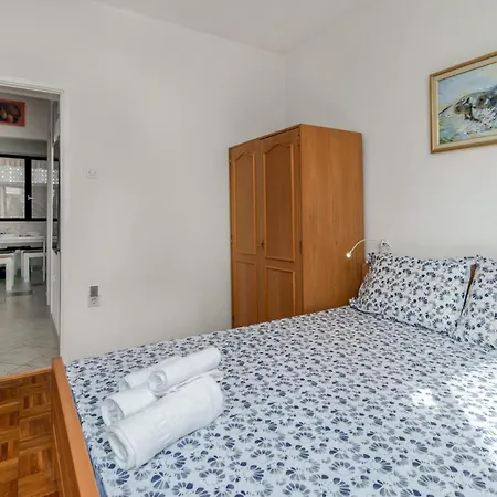 3 Bedroom Gorgeous In Apartment Novi Vinodolski
