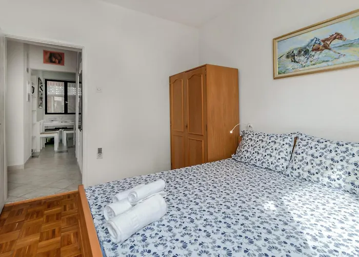Beautiful In Apartamento Novi Vinodolski